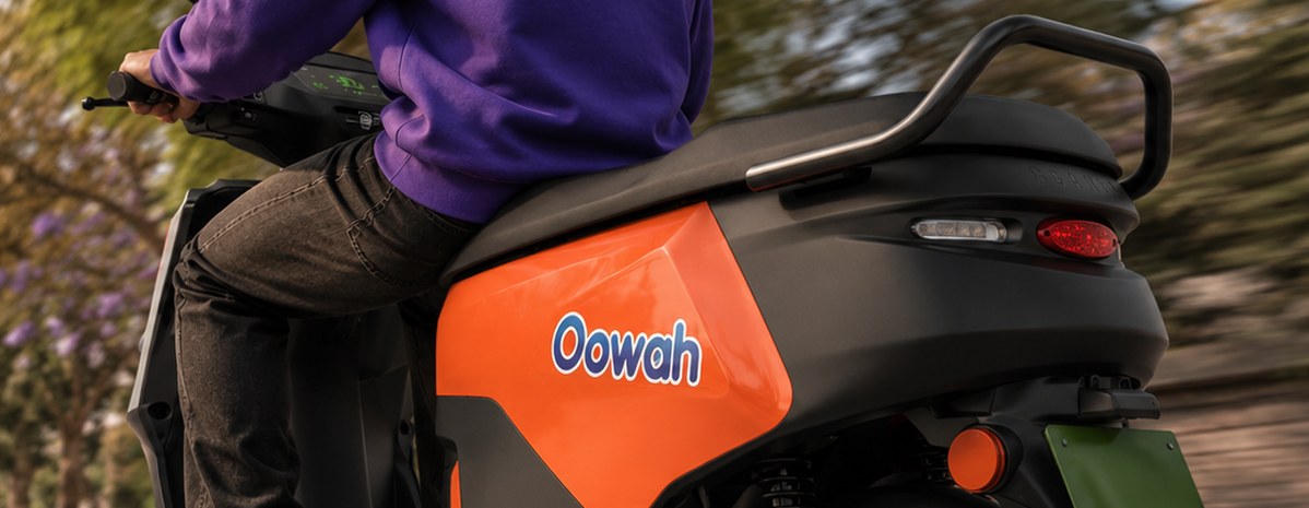 Rider seated on the long cushioned Oowah seat
